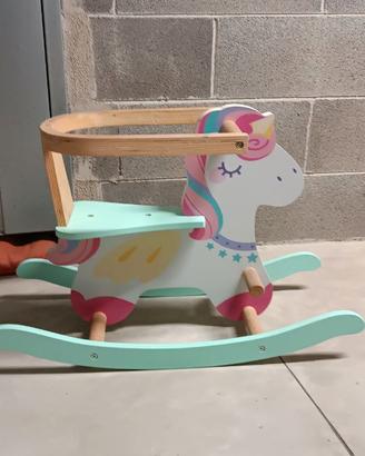 Cavallo a dondolo in legno