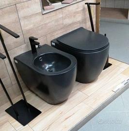 SANITARIO NUOVO FILO MURO IN NERO OPACO
