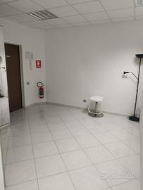 IMMOBILE USO UFFICIO/LABORATORIO, via degli Olmett