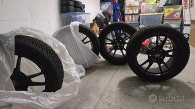 Set Ruote gomme+cerchi Porsche Carrera 992 19/20