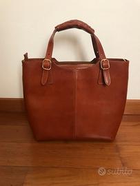 Borsa a mano rigida in pelle color cognac