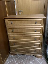 Mobile a letto con materasso in legno color noce