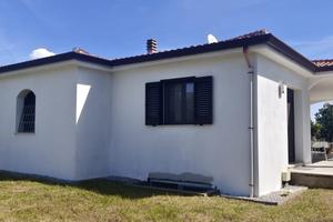 Casa indipendente con ampio giardino sui 4 lati