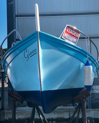 Gozzo con motore entrobordo da 12 cv 5,30 m