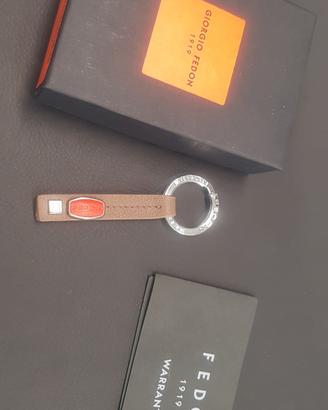 portachiavi in pelle marrone chiaro