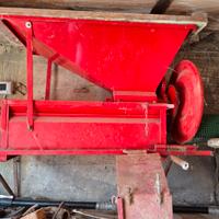 pigiatrice  per uva e torchio da 45