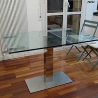 Tavolo in vetro allungabile