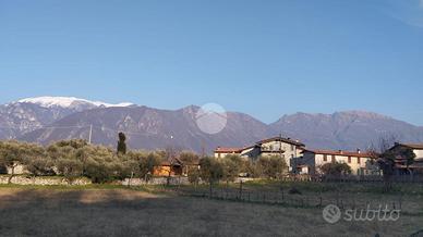 CASA SEMINDIPENDENTE A MONTE ISOLA