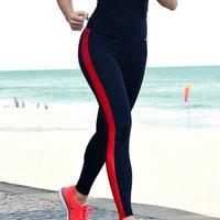 Leggins neri con strisce laterali rosse