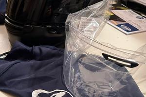 Casco Arai Quantic con interfono Cardo