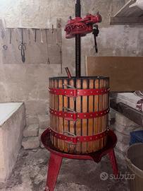 Torchio per uva usato