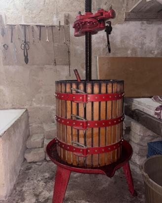 Torchio per uva usato