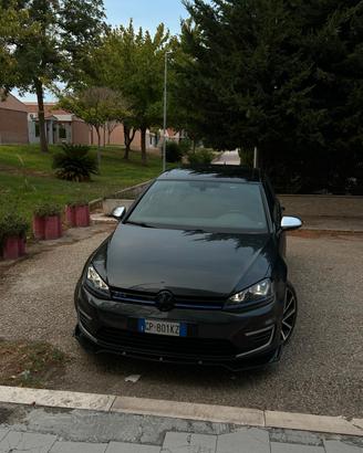  Volkswagen Golf GTE