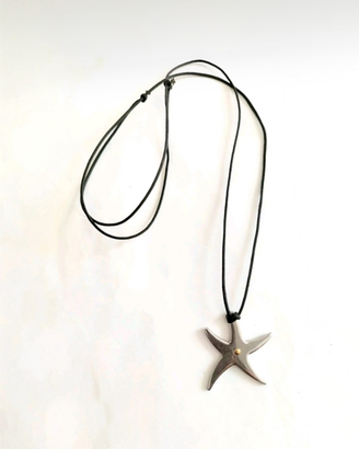 collana con stella marina stilizzata. cordino rego