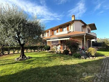 VILLA A SCHIERA A CASTELLI CALEPIO