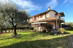 VILLA A SCHIERA A CASTELLI CALEPIO