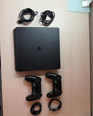 PS4 Slim 1TB con due controller + FIFA 19