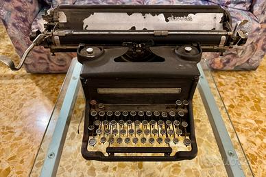 Macchina da scrivere Olivetti M40/3