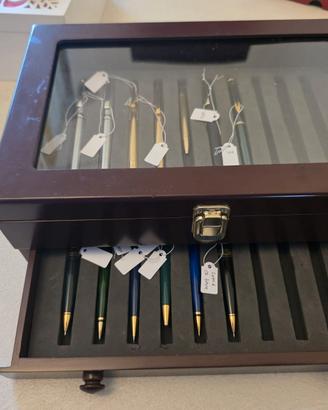 Coppia espositori per penne in legno