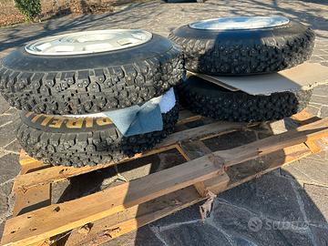 Cerchi/Pneumatici/ gomme chiodate