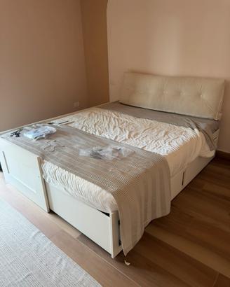 Letto matrimoniale con cassettoni
