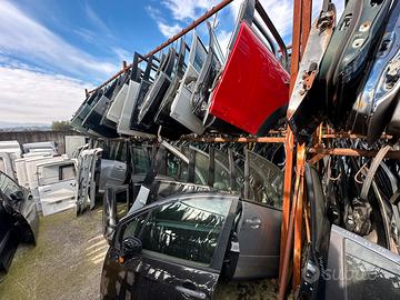 Portiere auto pezzi di ricambio