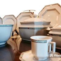 Servizio di piatti e caffe moderno