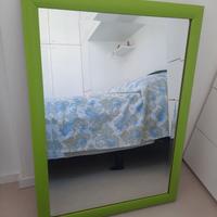 SPECCHIO CON CORNICE COLOR VERDE MELA