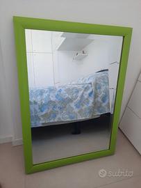 SPECCHIO CON CORNICE COLOR VERDE MELA