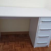 SCRIVANIA BIANCA CON CASSETTI