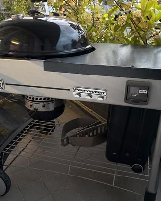 Barbecue Weber Performer GBS cm 57 con prodotti