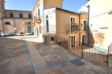 Rif. 9507 - Ristorazione/Commerciale " IBLA "