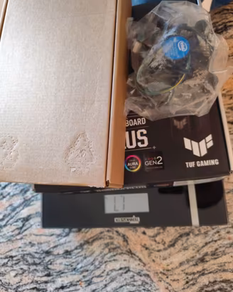 Blocco PC Gaming: i3-8100 + ASUS B360 + 16GB DDR4