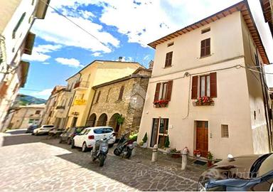 6 LOCALI A SCHEGGIA E PASCELUPO