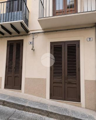 MONOLOCALE A CARINI