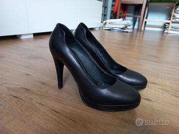 Décolleté in pelle nera Lorenzo Mari