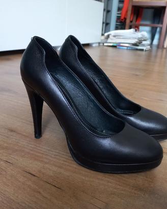 Décolleté in pelle nera Lorenzo Mari