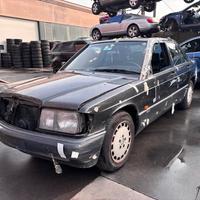 Per ricambi o intera Mercedes 190 con interno in p
