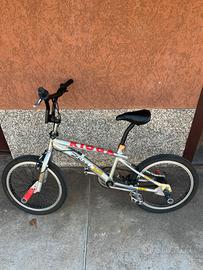 Bici bmx kioga grigia