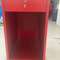 Mobiletto rosso con cassetto