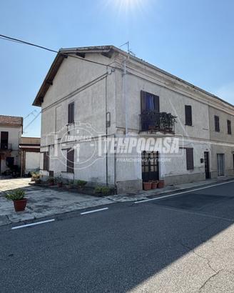 CASA SEMI INDIPENDENTE CON BOX AUTO