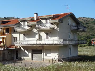 Casa a tre piani