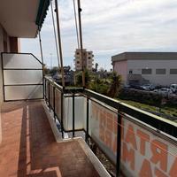Pietra ligure si propone trilocale con terrazzo