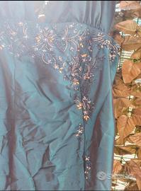 abito da cerimonia blu satinato
Lady Bruno