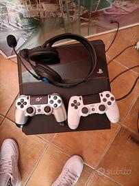 Play 4 + 2 joystick+ cuffie + fifa 24