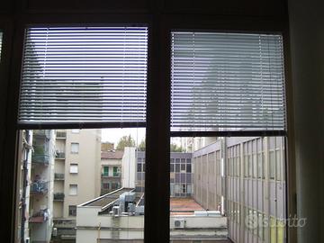 Tende (4) alla veneziana.