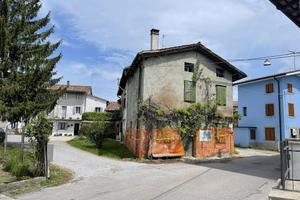 CAPRIVA del Friuli: Rustico su 2 Livelli