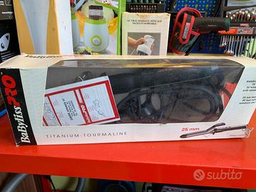 2 piastre per capelli.