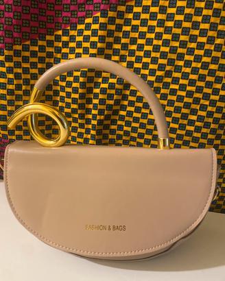 Brosa a Mano mezza luna nude beige con dettaglio