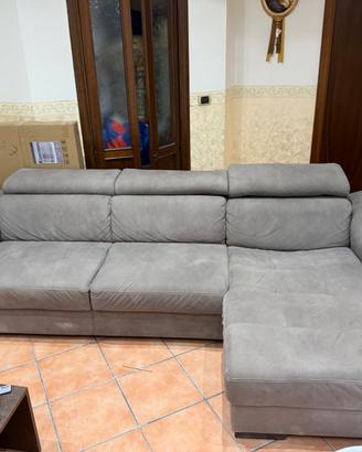 Divano con cassettone